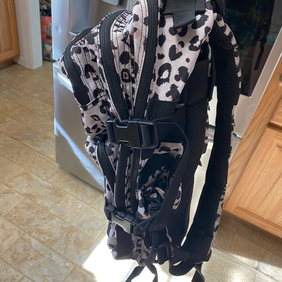 Leopard Print Backpack - Picture 4 of 4